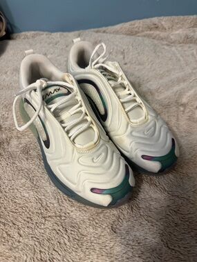 Men’s 11 Nike Air Max 720 Bubble Pack